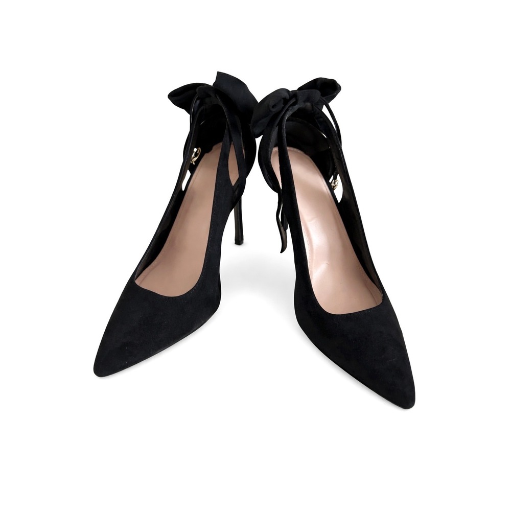 ZBY‎ Artisan Faux Suede 3" Heels Size 8.5 Dramatic Rear Bow & Gold Hardware Duo